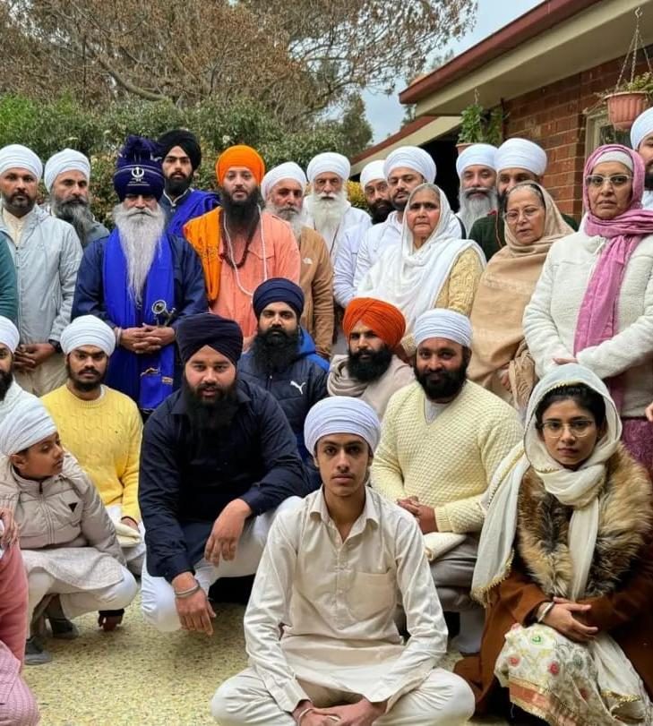 The Nanak Nivaas sangat gathered together